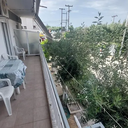 Makis Apartment Flogita